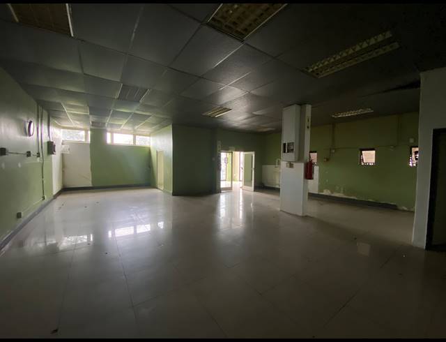 172M² RETAIL TO LET IN PAARDEN EILAND